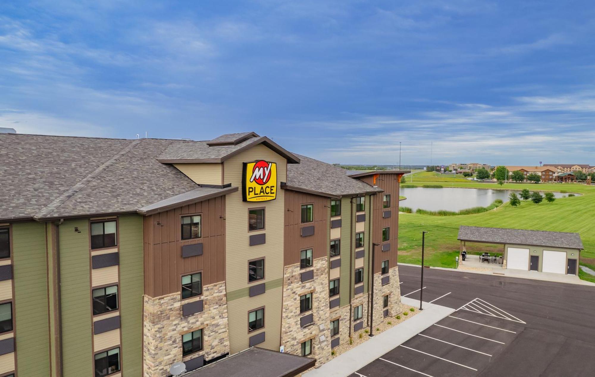 My Place Hotel-Mitchell Sd エクステリア 写真