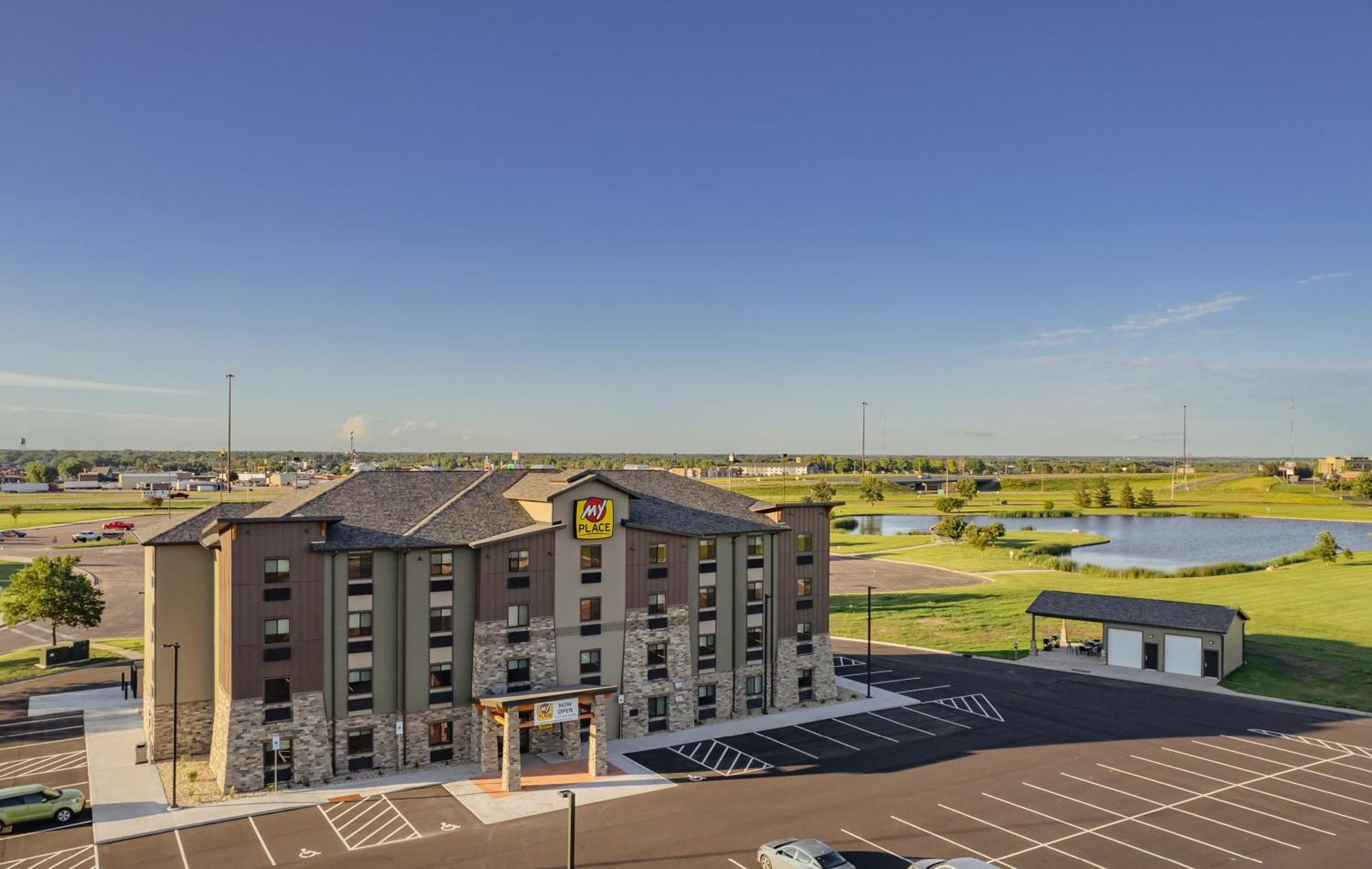 My Place Hotel-Mitchell Sd エクステリア 写真